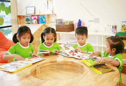 Khám phá sự phát triển não bộ của trẻ 0-6 tuổi theo Montessori