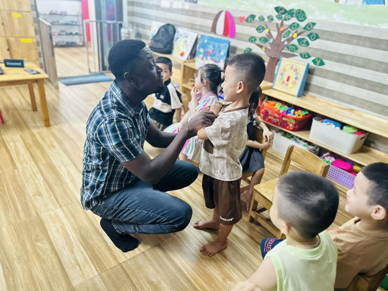 Phương pháp giáo dục Montessori – Lợi ích & Ứng dụng trong mầm non